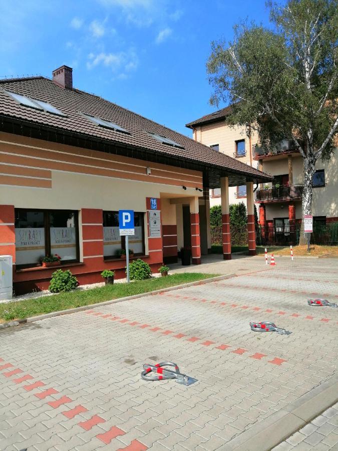 Pokoje Goscinne Z Lazienkami Niepolomice Exterior photo